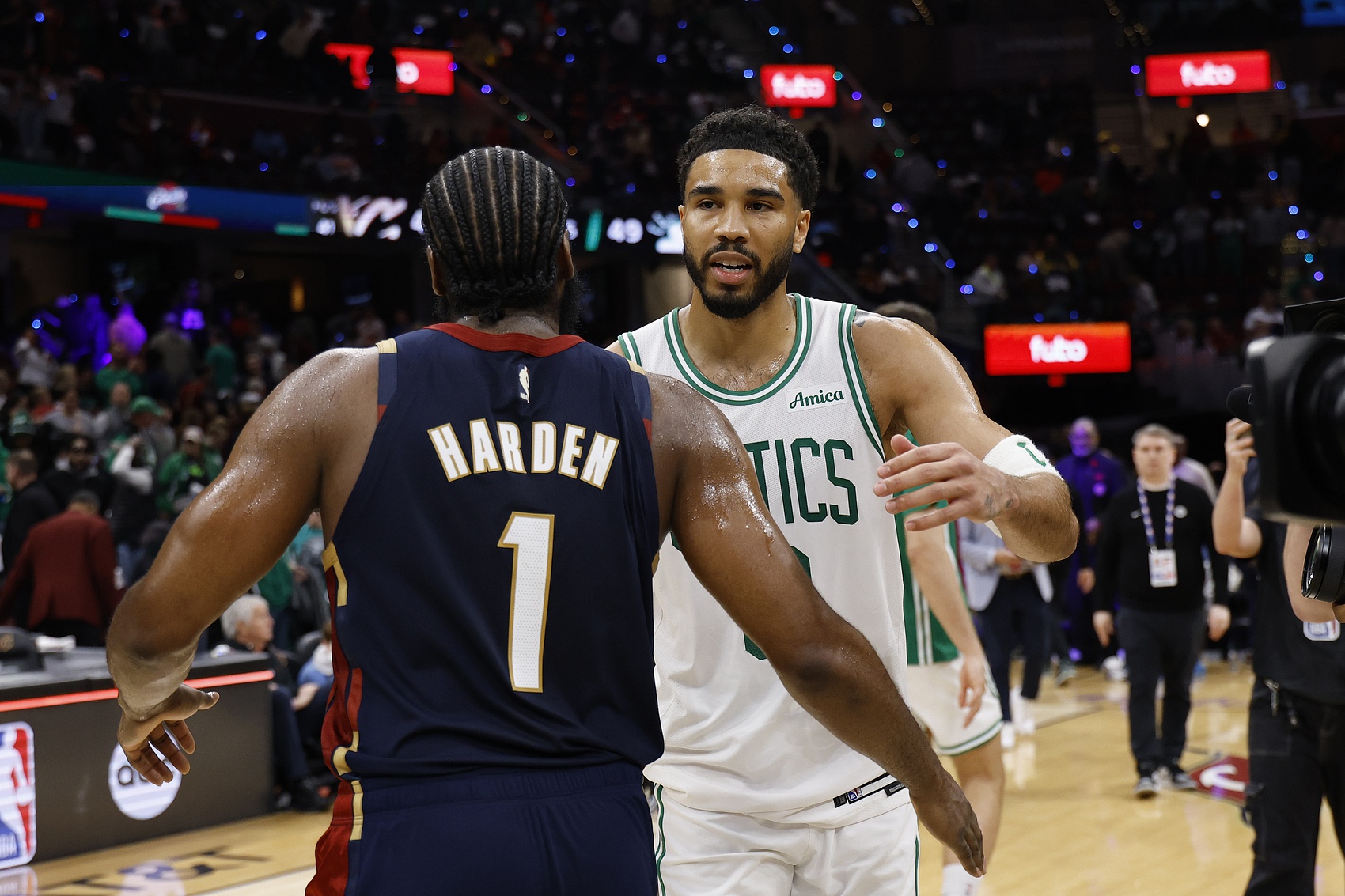 爱游戏网页-东部2号种子争夺战白热化！凯尔特人领跑 尼克斯&amp;骑士紧随其后